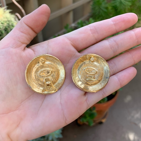 💯 Authentic CHANEL VT CC Round Earrings - Picture 2 of 4